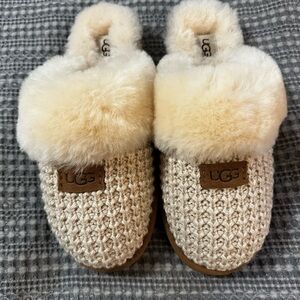 Women’s UGG Coze knit Slippers size 9